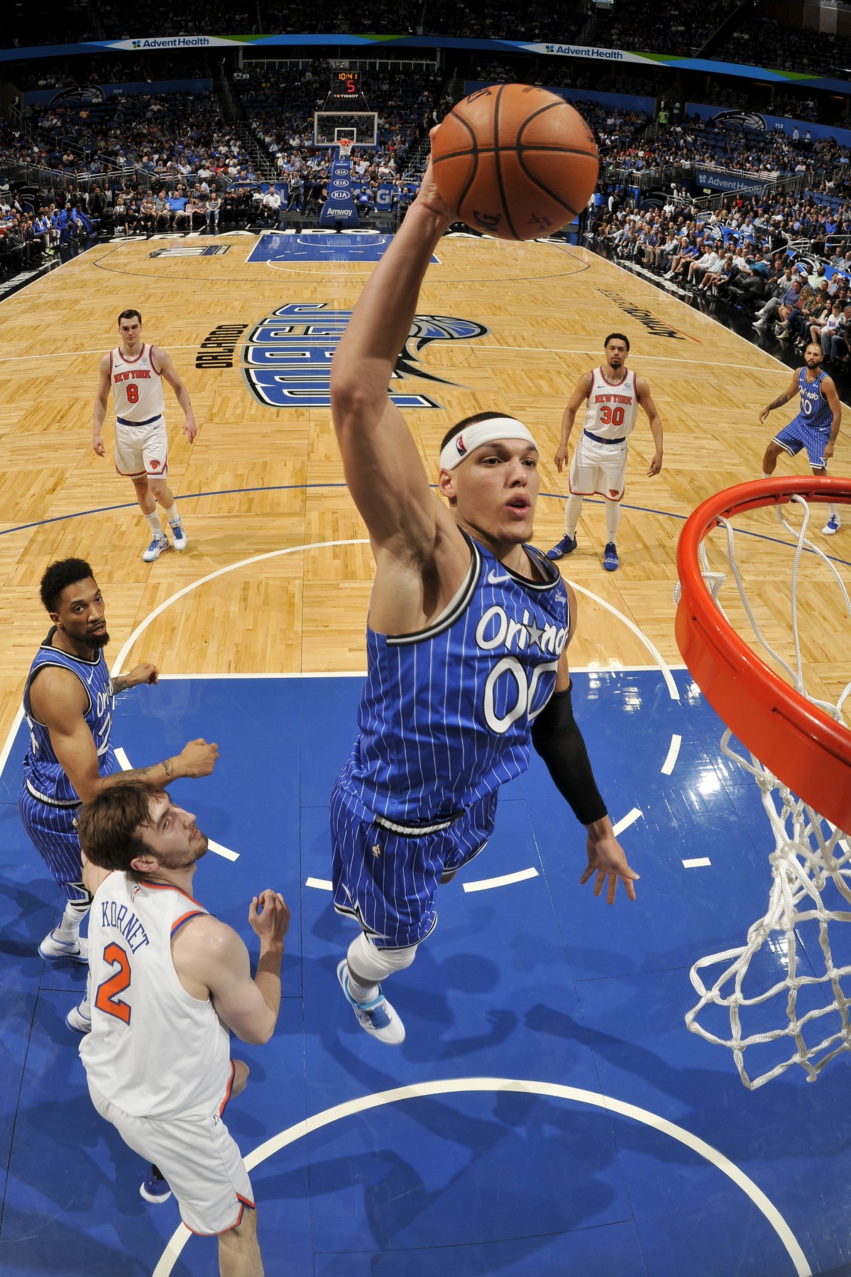 体育NBA：雷霆客场100-96逆转独行侠 大比分战至2-2