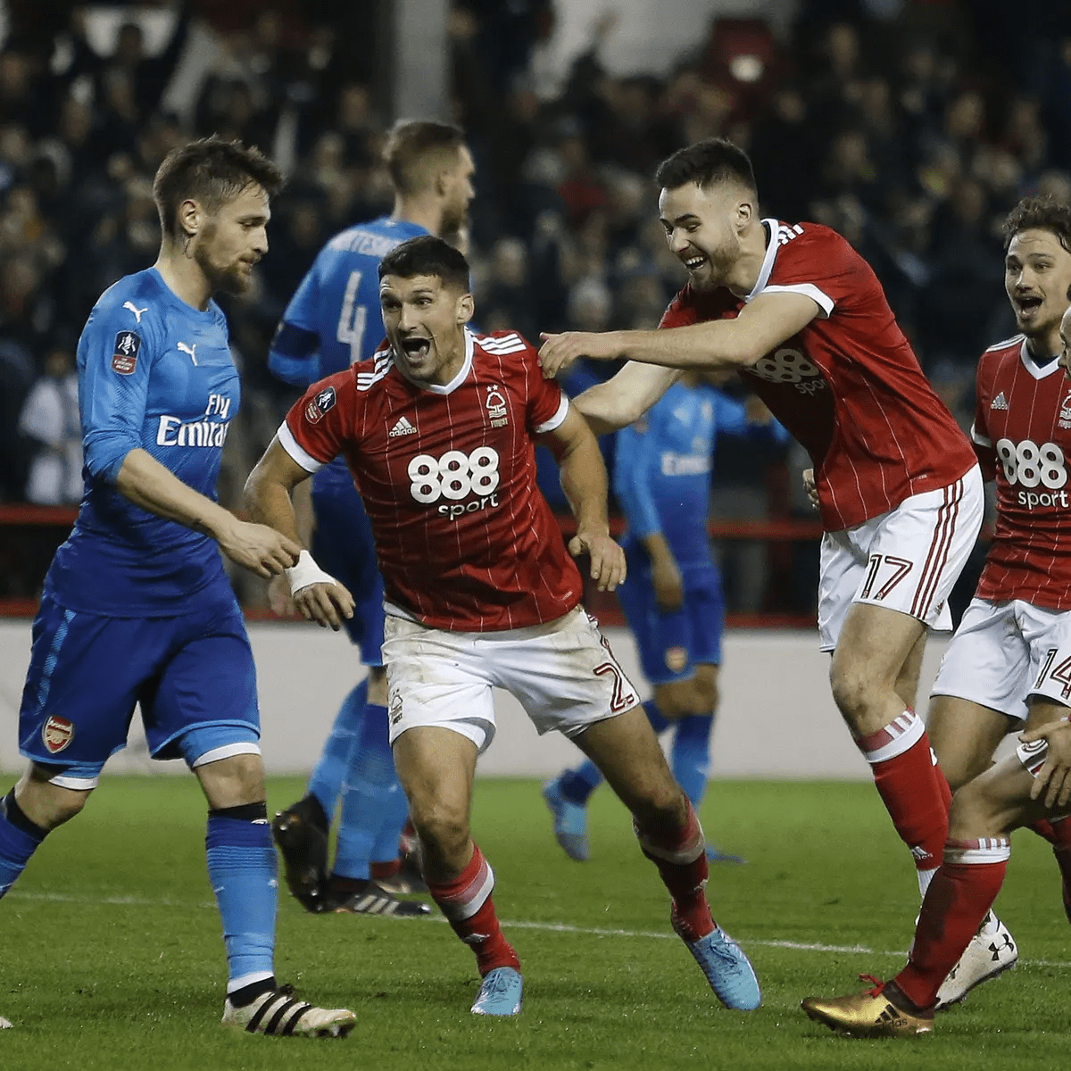 ATP总决赛第2日综述：弗里茨横扫穆塞蒂，辛纳室内硬地27连胜